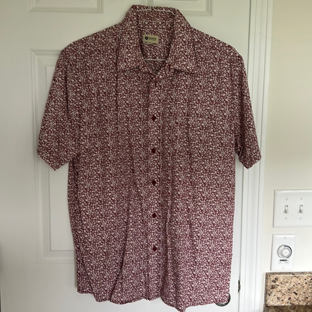 Red and white flower men’s dress T-shirt button up